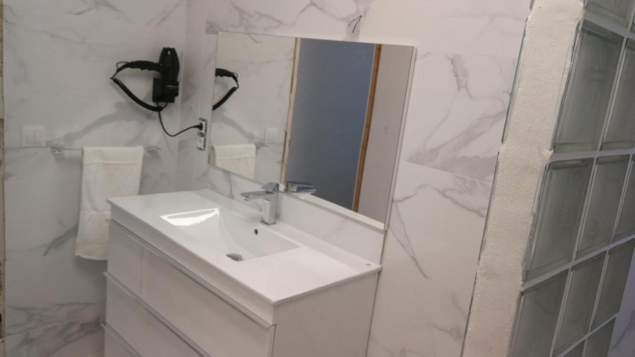 Holidays Domus Iano Esparraguera Екстер'єр фото